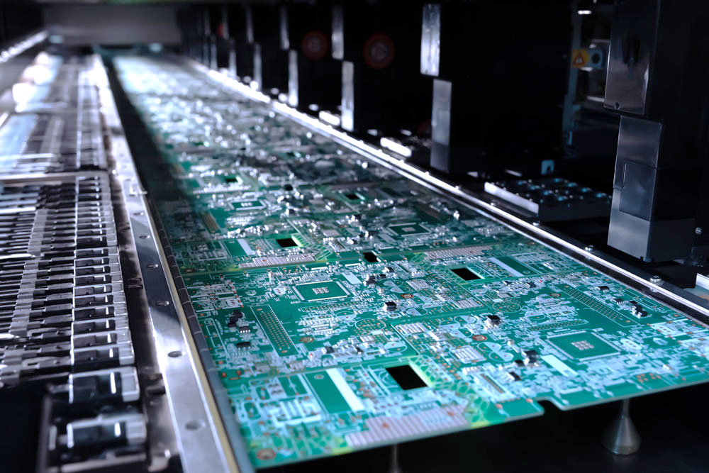 Automatic Pick and Place machine quickly install Components on Generic Circuit Board